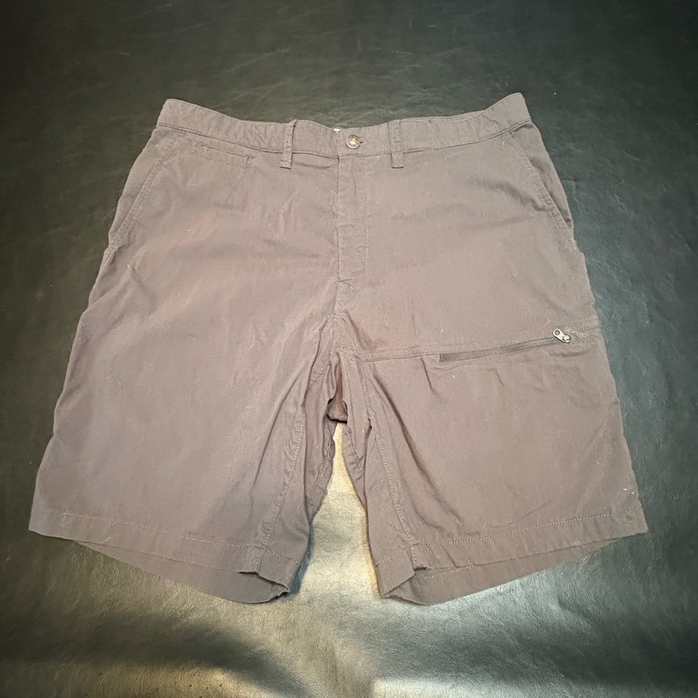 The North Face Men's Gray Shorts size 36